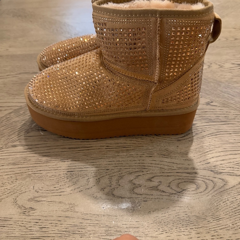 Cape Robbin Maxbe Rhinestone Fur Suede Platform Booties (Maxbe) Size9 - Picture 6 of 6